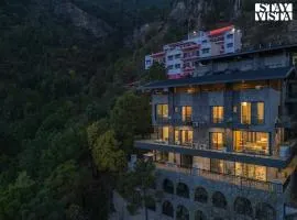 StayVista at Dos - The Himalayan Den with Jacuzzi