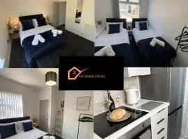 Spacious House - Contractors and Groups Welcome!