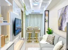 Eastovia Suites city center condo with pool at Fame