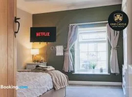 Exclusive Deals l Last-Minute Specials l Free Parking I Short term Booking l Garden I Sleeps Up to 6 l 3 Bed & 2 Bath I One Castle Apartments Short-lets and Serviced Accommodation