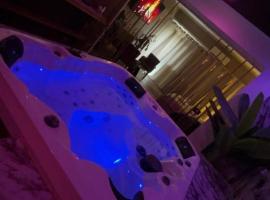 Why Not Jacuzzi, hotel v destinaci Arles