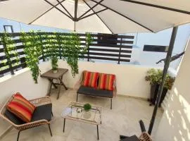 Beautiful new house with pool club
