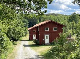 Three Bedroom Farm Cottage Lake Access and Free Boat