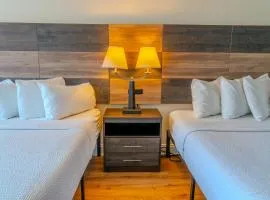 Cozy Double Queen Suite for 4! Landmark 1410