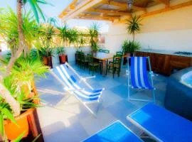 Old Style by the sea, roof terrace with pool and kitchen, Ladispoli