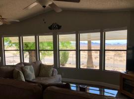 Gorgeous Sunset and Desert Views in Topock, hotel em Topock