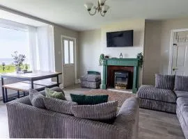 BEACHFRONT APARTMENT - Ground Floor Apartment with Sea Views, Next to the Beach, Bridlington, North Yorkshire