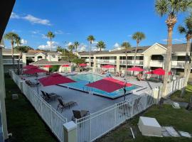 Newly Room in cozy hotel with Super location to the Parks, v&auml;rdshus i Kissimmee