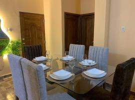 Family Apartment in San Crist&oacute;bal with 2 Bedrooms, 4 Beds, Living Room, Dining Area, Kitchen, Satellite WiFi and 1 Bathroom with Hot Water - CoralBay - Gal&aacute;pagos Home, hotel que acepta mascotas en Puerto Baquerizo Moreno