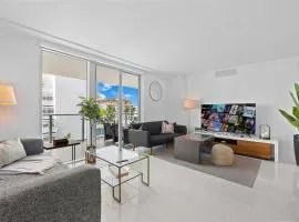 Luxury Condo with Rooftop Pool - 5-Min to Beach