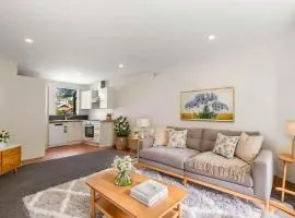 Terrace Townhouse - Prime location & Free Parking!