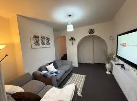 Rems 3bed apartment with games for fun, close to gym and garden view
