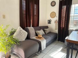 Apartamento entero Rebeca house, ξενοδοχείο με πάρκινγκ σε Σάντα Άνα