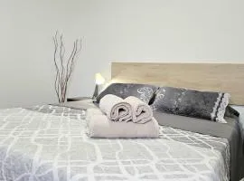 Golden Tower Rooms - auto check-in