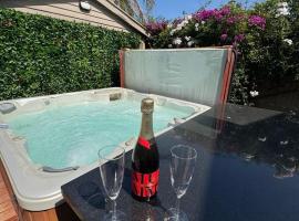 Spa Retreat Glenelg East、グレネルグのスパホテル