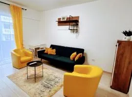 Yellow Dawn Modern Flat in Quiet Area with Garage Parking and Self Check-In