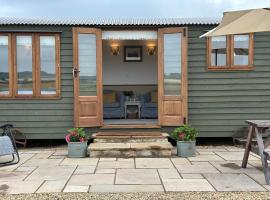 Fotheringhay Glamping, glamping site in Fotheringhay