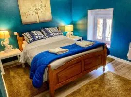 3 Star 3 bed QUERTINEUX Historic 4 Cathar Châteaux Lastours air conditioned