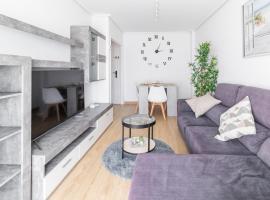 Piso en noja con garaje y piscina, hotel v destinácii Noja