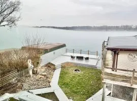 Lakefront Paradise with 7 beds - Fishing - Swimming