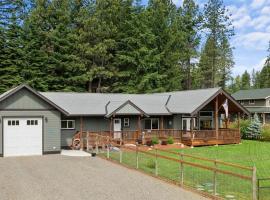 Mountain Retreat with Hot Tub, Game Room and Yard home, hotel a Ronald