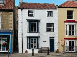 The Anchorage your home in idyllic Staithes, hotel in Staithes