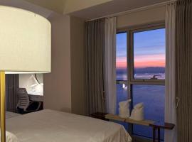 Playful 1BR With Magnificant Bayview Garden View Near Okada, Solaire, Aiports, golfový hotel v destinaci Manila