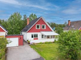 Nyrenoverat hus i Timrå, hotel v destinaci Sörberge