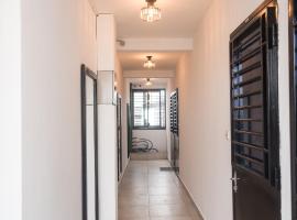 At home Douala Cameroun, hotel con estacionamiento en Douala