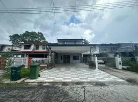 Karen Homestay Likas