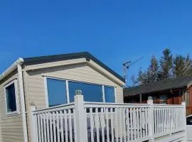 Pine Ridge Retreat With FREE GOLF and Air Conditioning