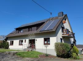 Ferienhof Schiefen - Urlaub auf dem Bauernhof: Eitorf şehrinde bir havuzlu otel