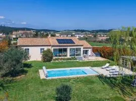 Villa moderne avec piscine dans village calme