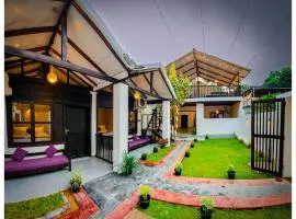 The Wave Rooms & Hostel