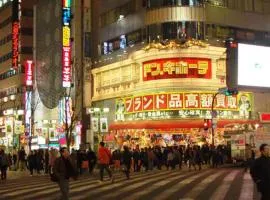 新宿駅まで2分新大久保戸建て3br