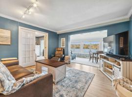 Condo with Panoramic views on Clam Lake, hotel v destinaci Bellaire