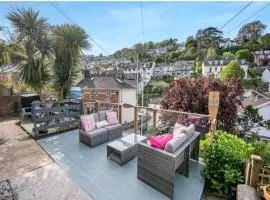 MIDSHIPS A HOLIDAY HOME IN DARTMOUTH SLEEPS UPTO 6 PEOPLE ,PET FRIENDLY , 10 MINUTES WALK TO Town CENTRE WITH PARKING included