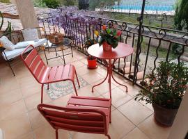 Entre vignes & Piano "Caudalie" chambre d'hôtes, Hotel in La Roque-dʼAnthéron