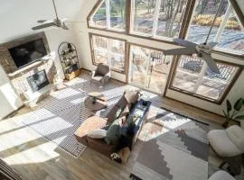 Luxury Chalet with hot tub in scenic Poconos