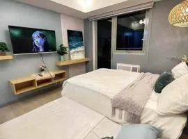 20th floor Studio with 2 BEDS,Hi-Speed WIFI, NETFLIX,WIFI,YTpremium,Games,Washer,Kitchen,HIghFloor,BALCONY