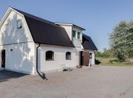 L&auml;genhet ovanf&ouml;r stall, hotel que acepta mascotas en F&auml;rjestaden
