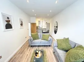 THE PHEONIX SUITE - 2 BEDROOMS - FREE ALLOCATED PARKING - JQ LIVING - BIRMINGHAM CITY CENTRE - SLEEPS 5 - LUXURY - 2 BATHROOMs