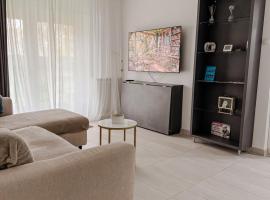 Hideout Cozy 2 rooms near Palas Mall & city center, warmy, invoice available, parking space, Ultracomfy, hotel com banheiras de hidromassagem em Iaşi