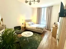 So Guest, Clou dans le fer, modern suite near cathedral