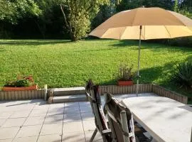 2-Zimmerwohnung, 80qm mit Terrasse und großem Garten bei Frankfurt am Main