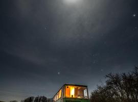 Autobuseek - Unique Stay in Karosa 735, luxusní stan v destinaci Liptovský Mikuláš