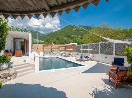 Villa D Apartments, hotel para golfe em Podlastva