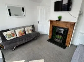 1st Floor Flat in Mews