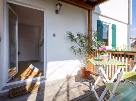 Charmante 2 Zimmer plus Bad und Balkon ohne Küche