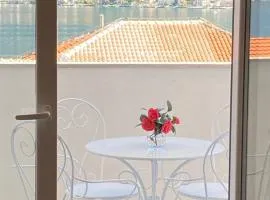 2BR apartment with sea view!